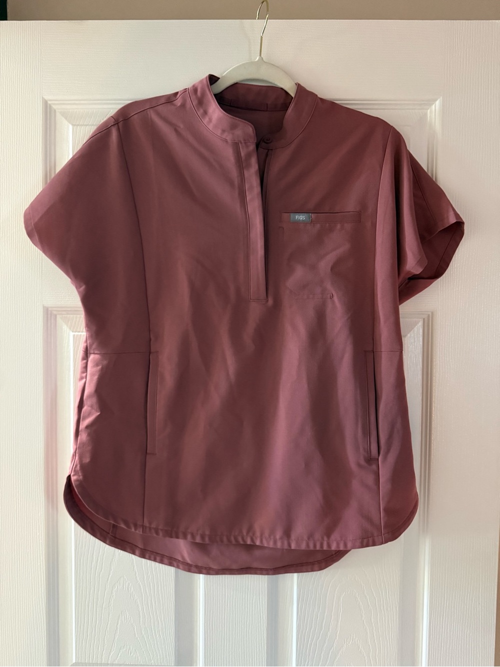 FIGS Women's Montex Mauve Split-Neck Top Small